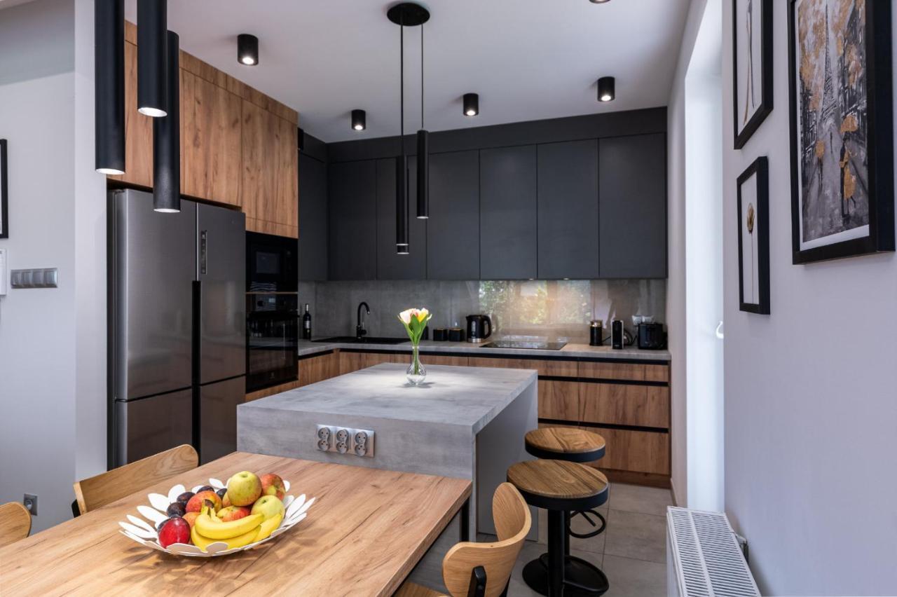 Prestigious With Garden, Garage, And Elegant Krakow