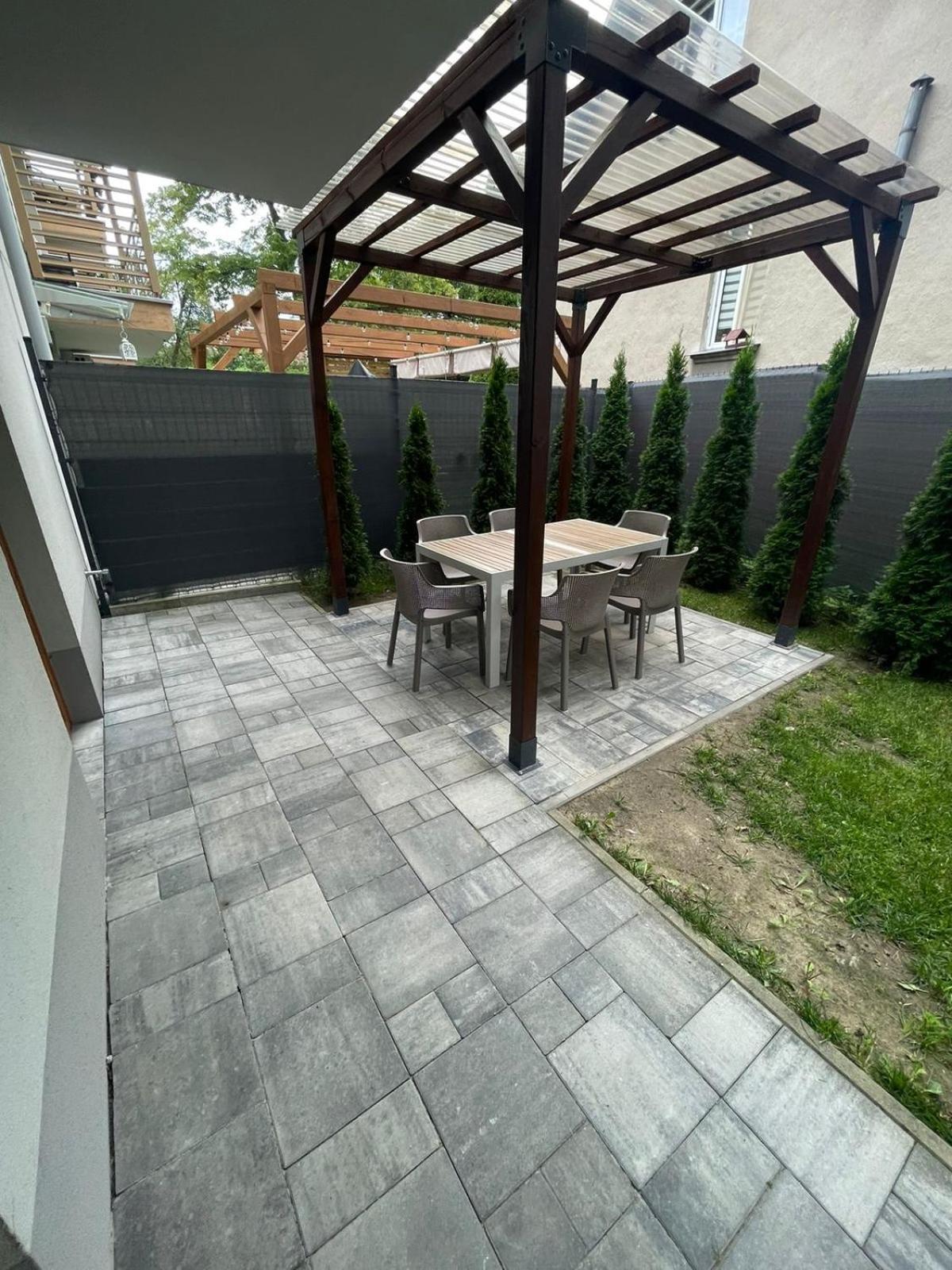 Prestigious With Garden, Garage, And Elegant Villa *