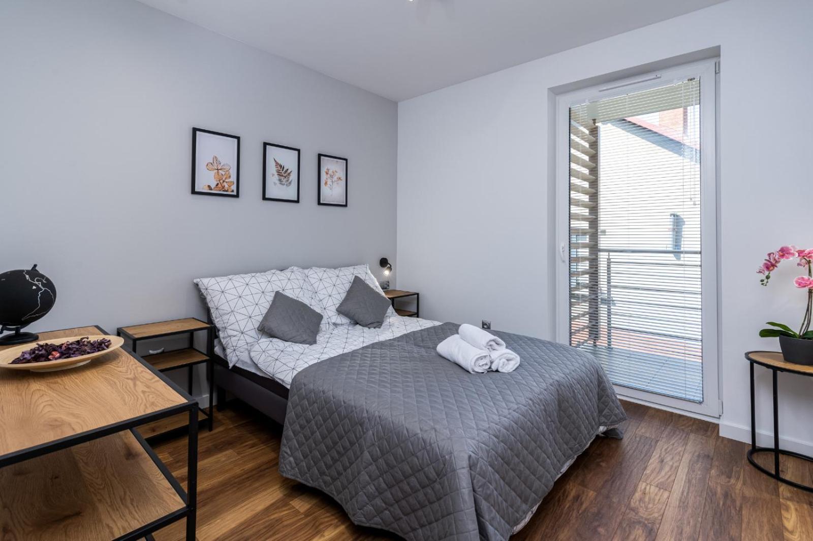 Prestigious With Garden, Garage, And Elegant Krakow