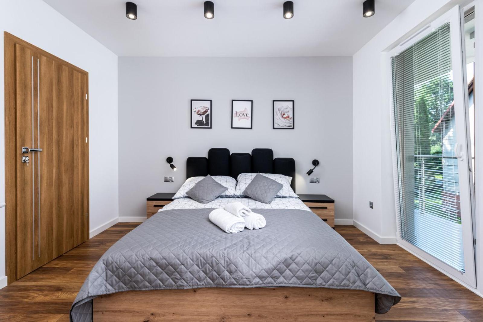 Prestigious With Garden, Garage, And Elegant * Krakow